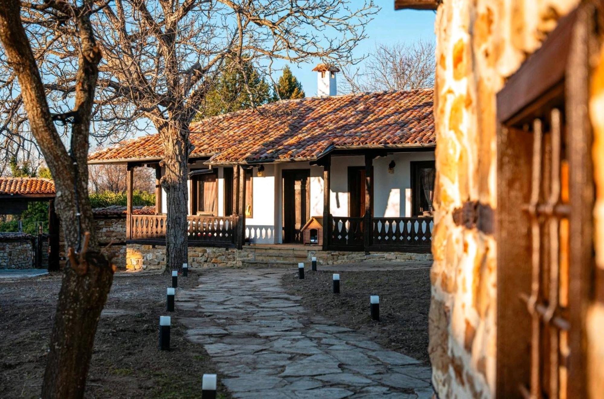 Complex Arbanashki Style-Panoramic View With Summer And Winter Terrace, Jacuzzi, Sauna, Children'S And Adult Area With Cinema Summer Hotel Veliko Tarnovo Kültér fotó