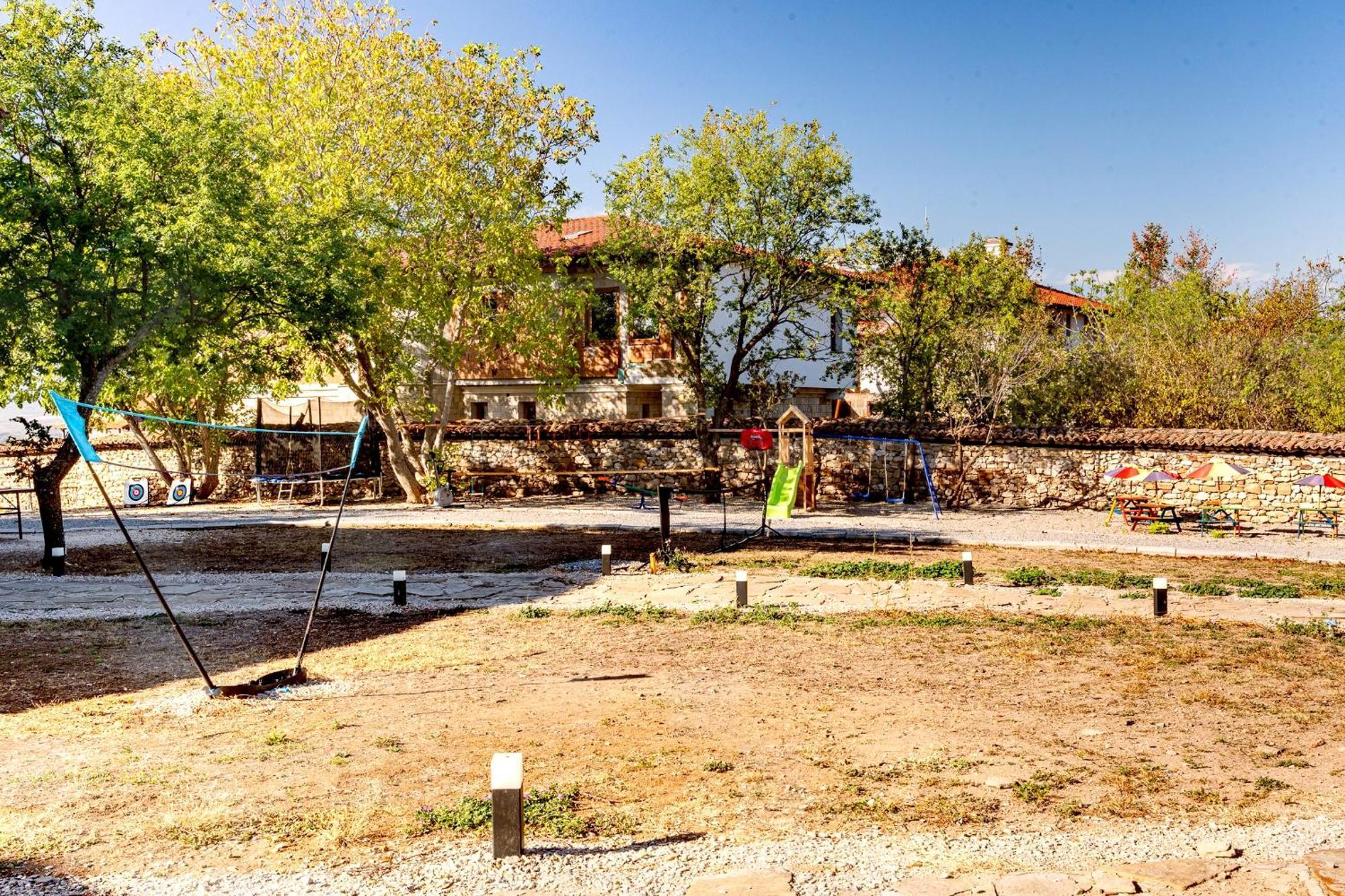 Complex Arbanashki Style-Panoramic View With Summer And Winter Terrace, Jacuzzi, Sauna, Children'S And Adult Area With Cinema Summer Hotel Veliko Tarnovo Kültér fotó