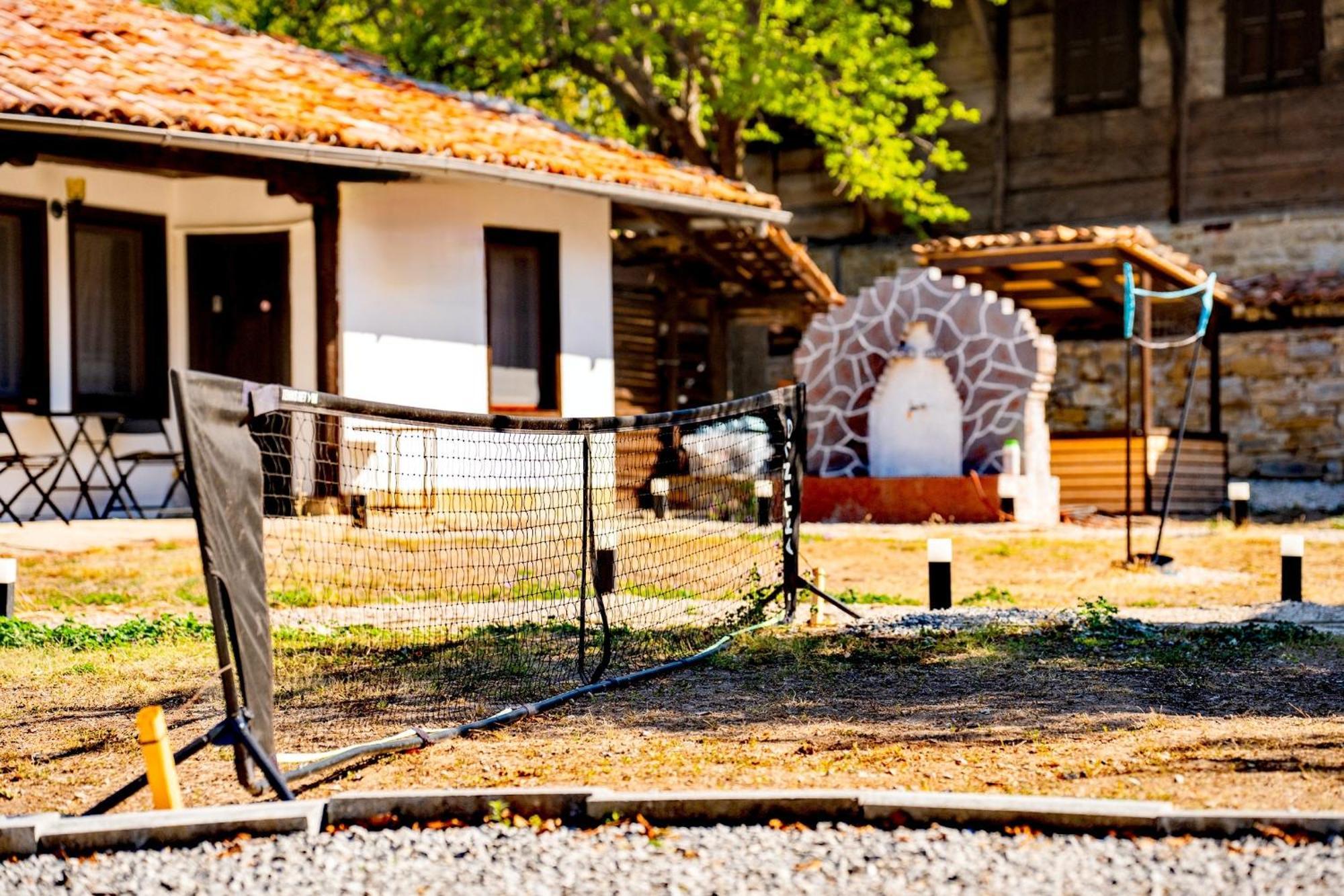 Complex Arbanashki Style-Panoramic View With Summer And Winter Terrace, Jacuzzi, Sauna, Children'S And Adult Area With Cinema Summer Hotel Veliko Tarnovo Kültér fotó