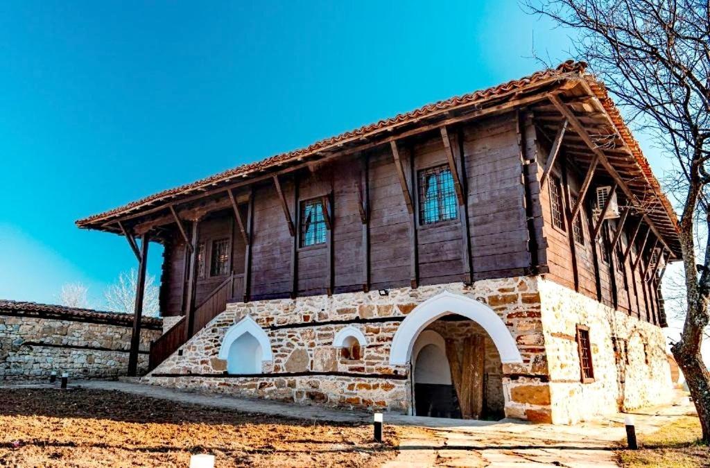 Complex Arbanashki Style-Panoramic View With Summer And Winter Terrace, Jacuzzi, Sauna, Children'S And Adult Area With Cinema Summer Hotel Veliko Tarnovo Kültér fotó